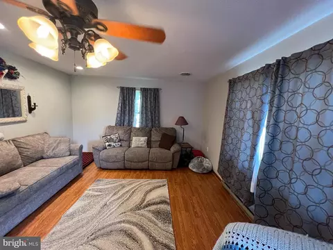 Living - 34788 Susan Beach Rd, Laurel, DE 19956 photo 1 of 1