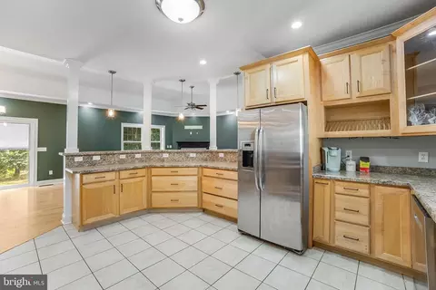 Kitchen - 33015 Forest Knoll Dr, Laurel, DE 19956 photo 2 of 3