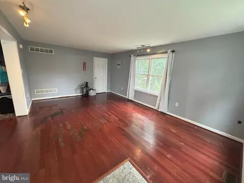 Living - 602 E Laurel Street Ext, Georgetown, DE 19947 photo 2 of 6
