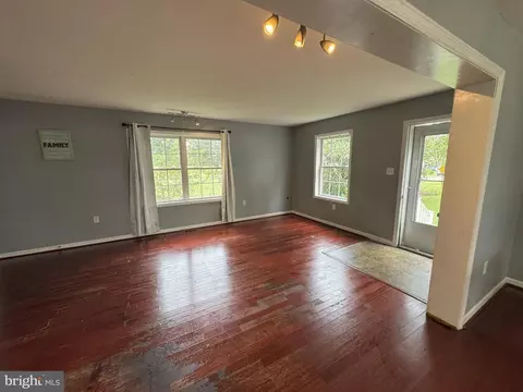 Living - 602 E Laurel Street Ext, Georgetown, DE 19947 photo 1 of 6