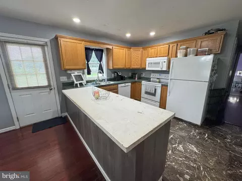 Kitchen - 602 E Laurel Street Ext, Georgetown, DE 19947 photo 1 of 2