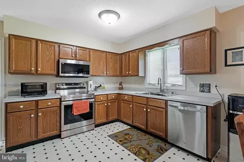 Kitchen - 12506 Taylor Mill Rd, Laurel, DE 19956 photo 2 of 2