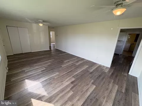Living - 405 Elizabeth St, Georgetown, DE 19947 photo 2 of 2