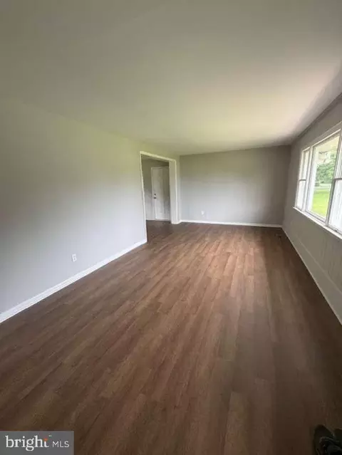 Living - 29405 Edgewood Ave, Laurel, DE 19956 photo 1 of 1