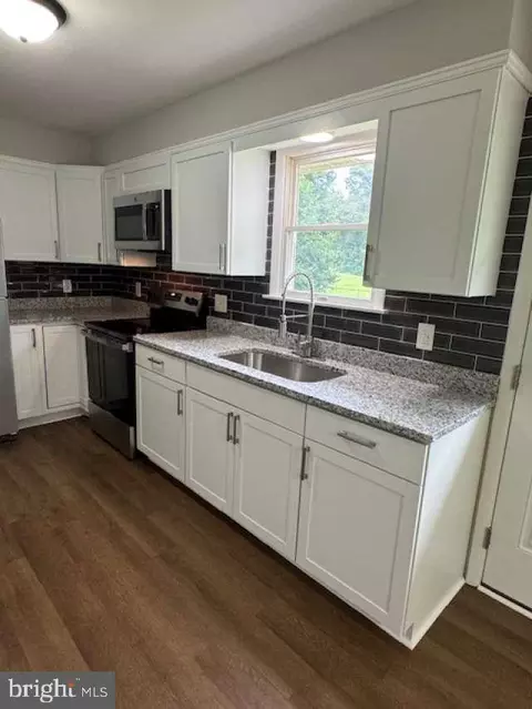 Kitchen - 29405 Edgewood Ave, Laurel, DE 19956 photo 1 of 2
