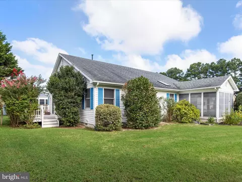 Exterior - 128 Hollywood Dr, Ocean View, DE 19970 photo 10 of 11