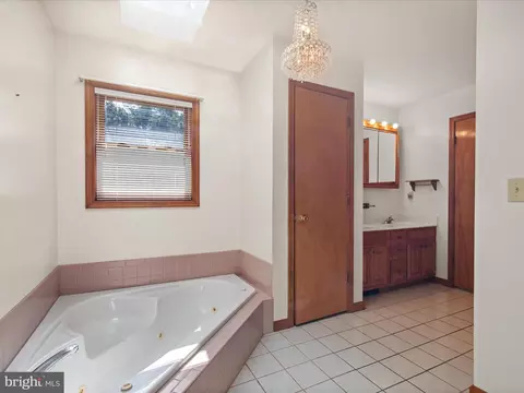 Bath - 128 Hollywood Dr, Ocean View, DE 19970 photo 1 of 4