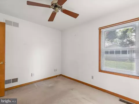 Bedroom - 128 Hollywood Dr, Ocean View, DE 19970 photo 7 of 10