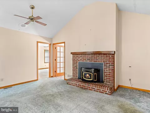Living - 128 Hollywood Dr, Ocean View, DE 19970 photo 6 of 9