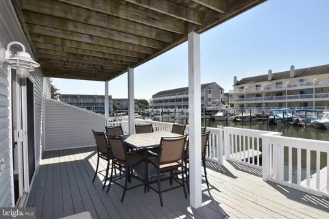 Exterior - 30613 Cove Rd #50, Ocean View, DE 19970 photo 5 of 10