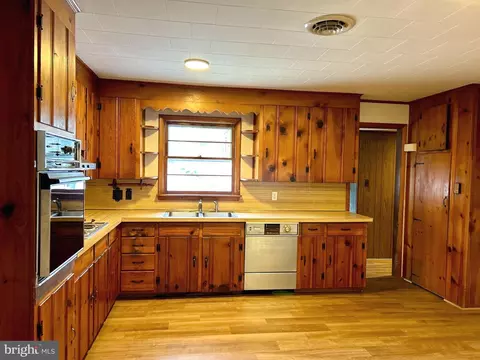 Kitchen - 411 King St, Laurel, DE 19956 photo 2 of 2