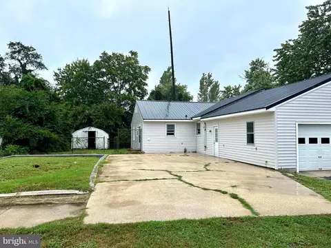 Exterior - 411 King St, Laurel, DE 19956 photo 2 of 2