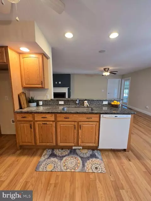 Kitchen - 404 Summit Dr, Blades, DE 19973 photo 2 of 3