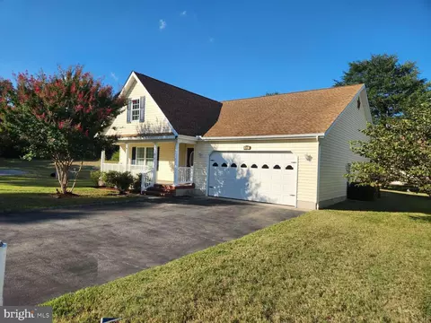 404 Summit Dr, Blades, DE 19973