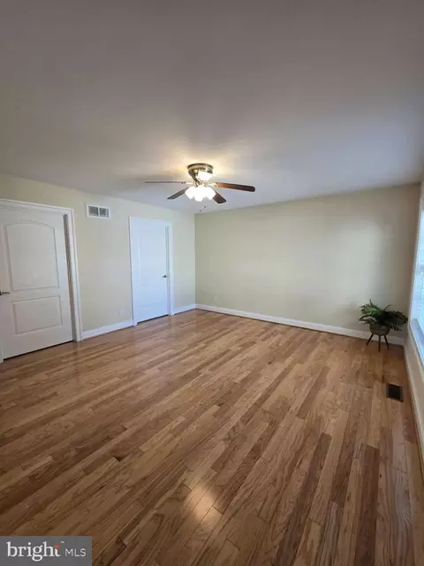 Living - 404 Summit Dr, Blades, DE 19973 photo 3 of 3