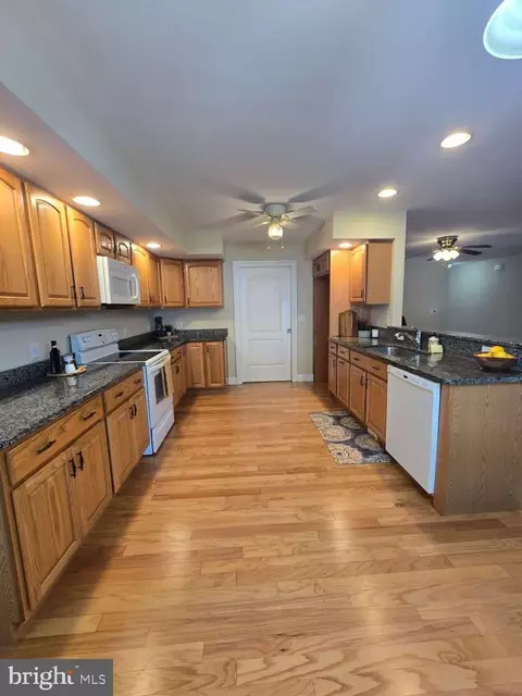 Kitchen - 404 Summit Dr, Blades, DE 19973 photo 3 of 3
