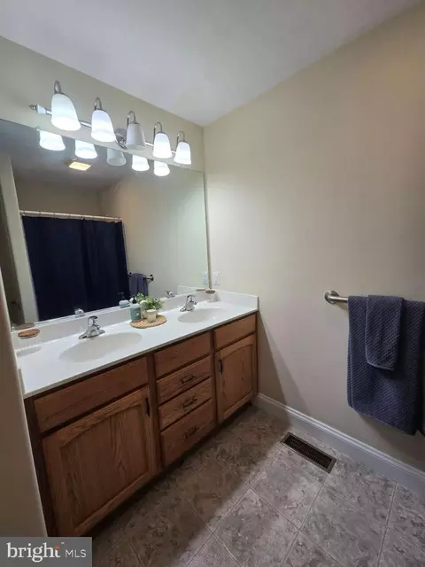 Bath - 404 Summit Dr, Blades, DE 19973 photo 1 of 2