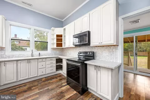 Kitchen - 28552 Seaford Rd, Laurel, DE 19956 photo 2 of 2
