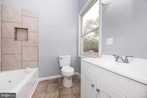 Bath - 28552 Seaford Rd, Laurel, DE 19956 photo 2 of 2