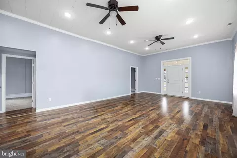 Living - 28552 Seaford Rd, Laurel, DE 19956 photo 2 of 2