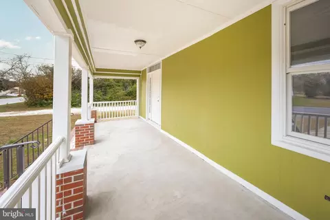 Exterior - 28552 Seaford Rd, Laurel, DE 19956 photo 5 of 15