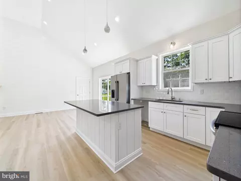 Kitchen - 20168 Shingle Point Rd, Georgetown, DE 19947 photo 3 of 3