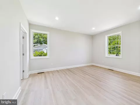 Living - 20168 Shingle Point Rd, Georgetown, DE 19947 photo 5 of 5