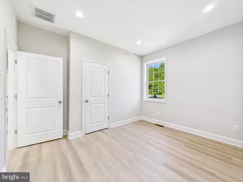 Bedroom - 20168 Shingle Point Rd, Georgetown, DE 19947 photo 3 of 3