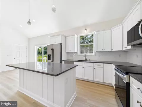 Kitchen - 20168 Shingle Point Rd, Georgetown, DE 19947 photo 1 of 3