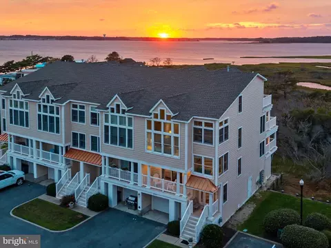 40154 Salt Meadow Dr, Fenwick Island, DE 19944