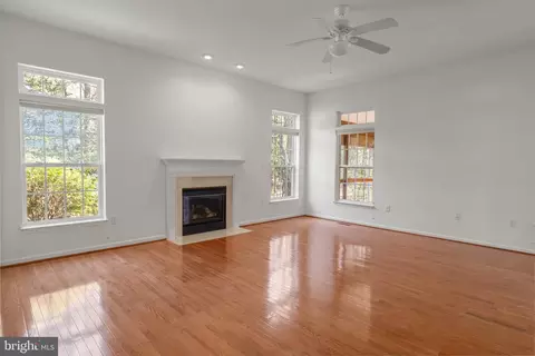 Living - 30 Aintree Dr, Lewes, DE 19958 photo 4 of 10