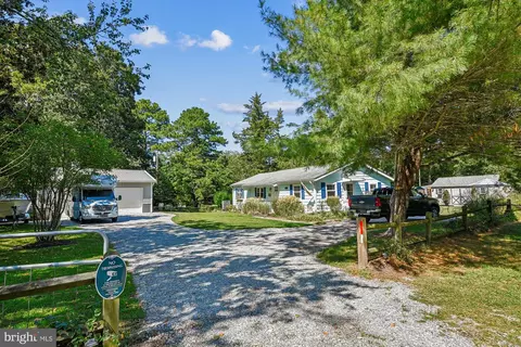 3 Savage Ln, Ocean View, DE 19970