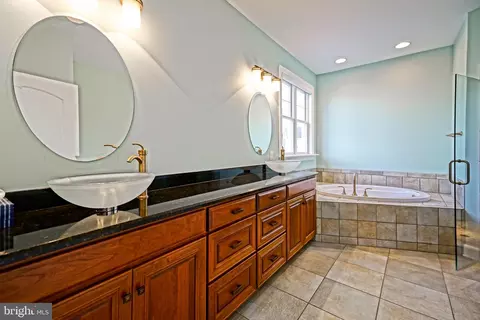Bath - 5 Ocean View Ct, Lewes, DE 19958 photo 1 of 6