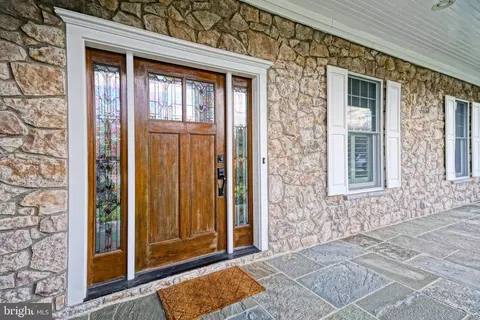 Exterior - 5 Ocean View Ct, Lewes, DE 19958 photo 1 of 7