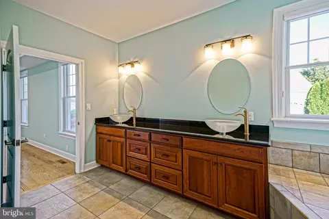 Bath - 5 Ocean View Ct, Lewes, DE 19958 photo 3 of 6