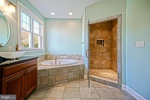 Bath - 5 Ocean View Ct, Lewes, DE 19958 photo 2 of 6