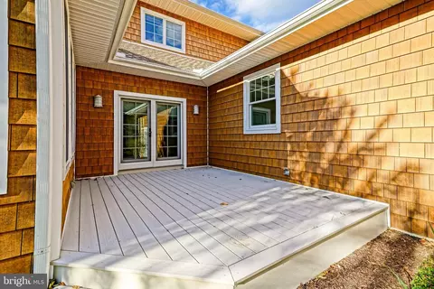 Exterior - 5 Ocean View Ct, Lewes, DE 19958 photo 3 of 7