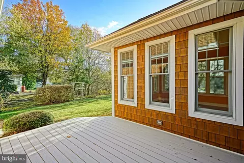 Exterior - 5 Ocean View Ct, Lewes, DE 19958 photo 2 of 7