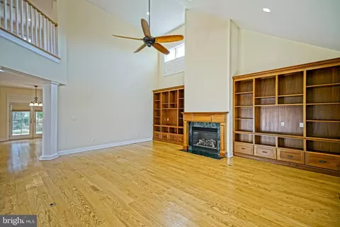 Living - 5 Ocean View Ct, Lewes, DE 19958 photo 4 of 5