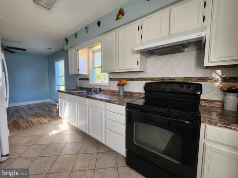 Kitchen - 30 Douglas St, Georgetown, DE 19947 photo 1 of 1