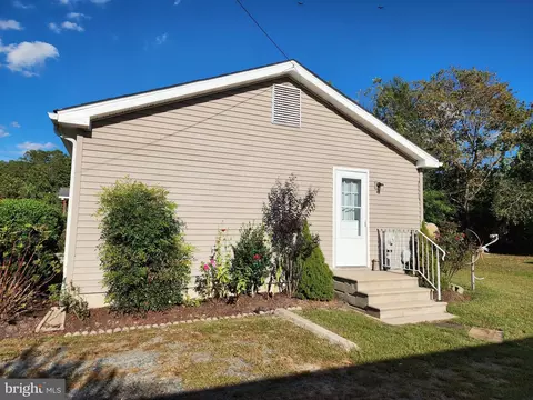 Exterior - 30 Douglas St, Georgetown, DE 19947 photo 3 of 3