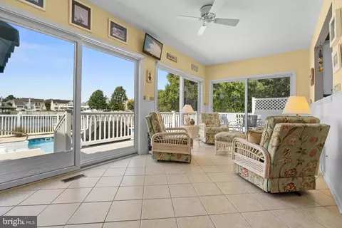 Exterior - 31335 Lynn Dr, Bethany Beach, DE 19930 photo 4 of 10