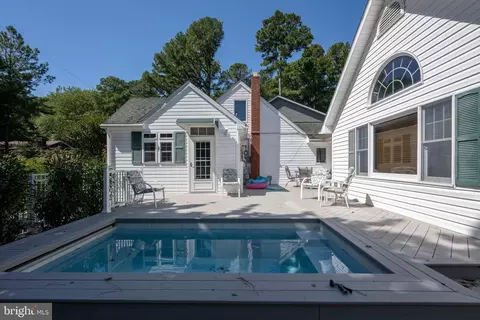 Exterior - 415 Collins St, Bethany Beach, DE 19930 photo 4 of 13