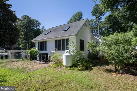 Exterior - 415 Collins St, Bethany Beach, DE 19930 photo 11 of 13