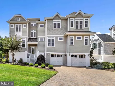 Exterior - 401 E Bank Rd, Bethany Beach, DE 19930 photo 2 of 13