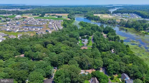 18 Lake Shore Dr, Lewes, DE 19958