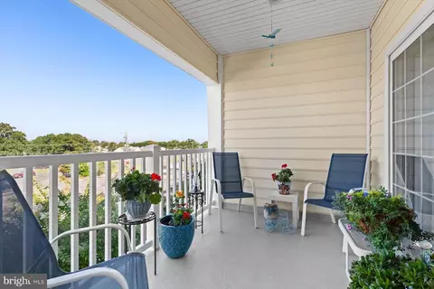 Exterior - 30413 Cedar Neck Rd #309, Ocean View, DE 19970 photo 3 of 15