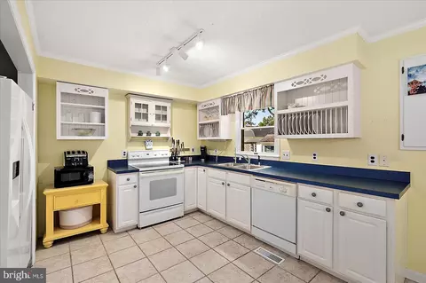 32706 E Riga Dr, Ocean View, DE 19970 photo 12