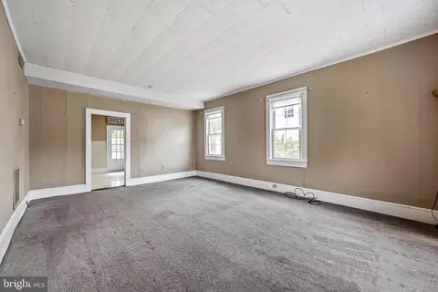 Living - 305 Walnut St, Milton, DE 19968 photo 4 of 5
