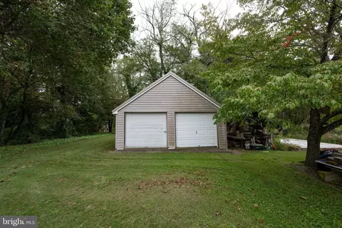 Exterior - 305 Walnut St, Milton, DE 19968 photo 3 of 5